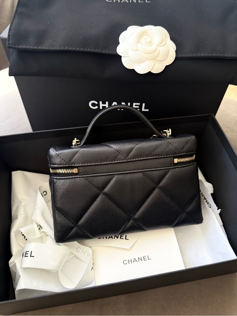CHANEL Slim Vanity Top Handle With removable gold strap. - Picture 2 of 11